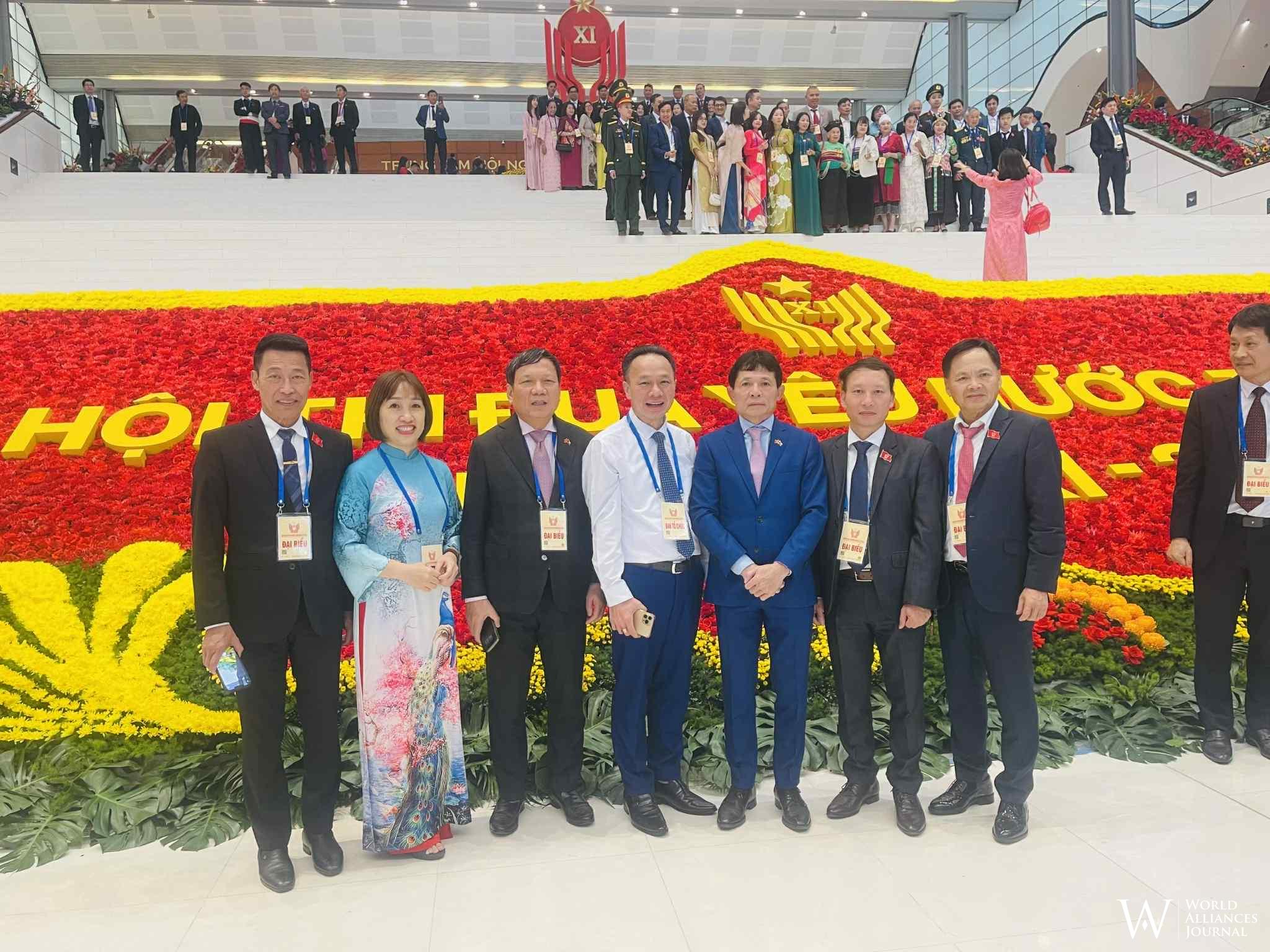 2.Ong Giang Thanh va dopan dai bieu.jpeg