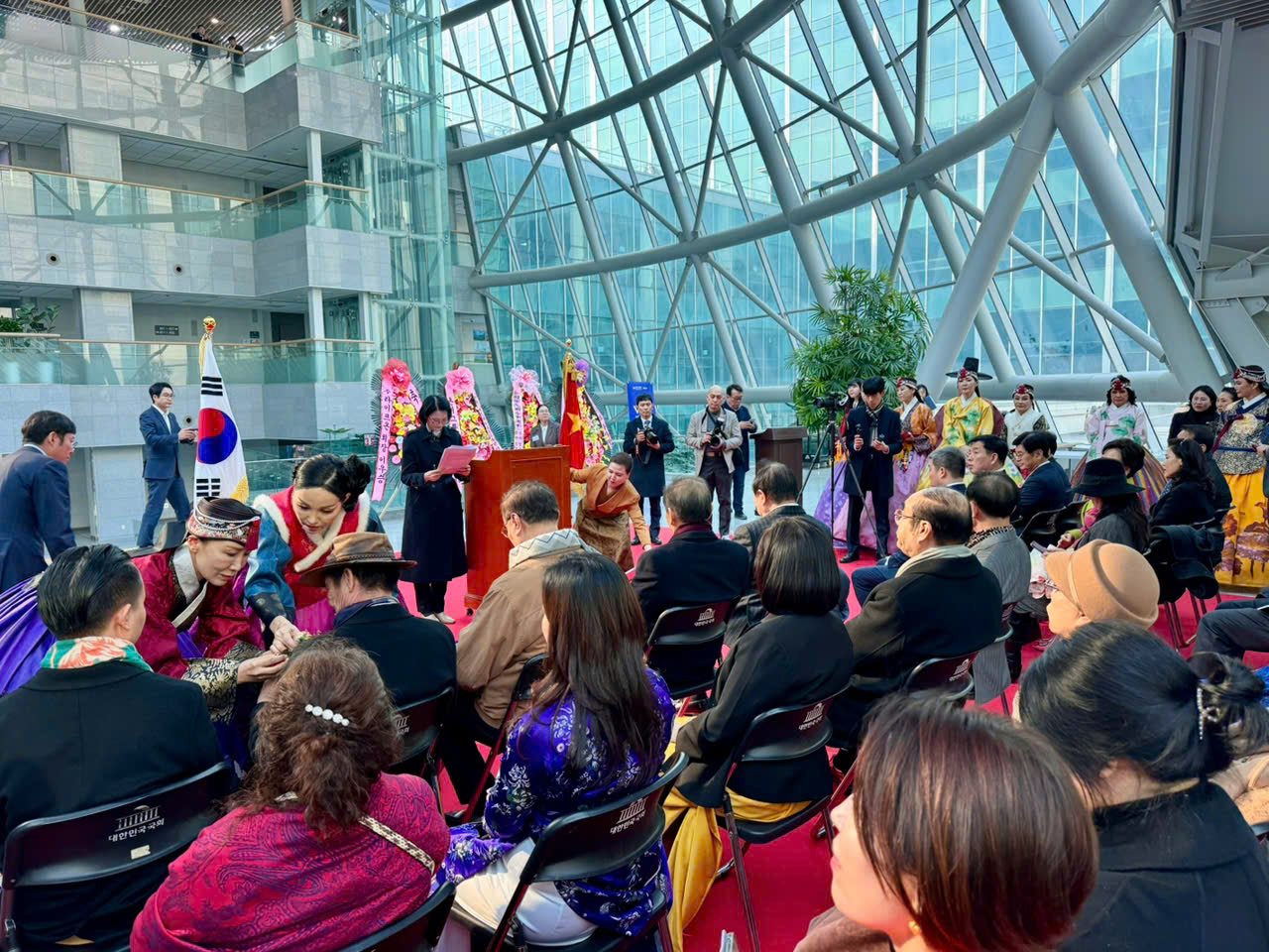 5.Quang cảnh buổi triển lãm (8).jpg