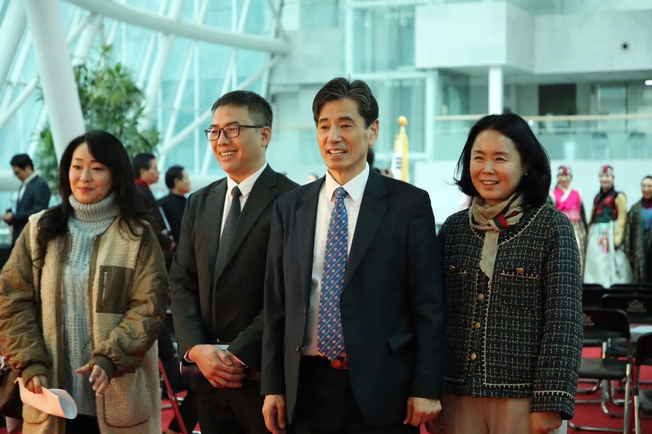 6.TS Kien-Mr Kwon.JPEG